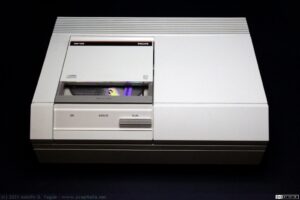 1544 philips cm 100 primer reproductor comercializado de cdrom 1 1986